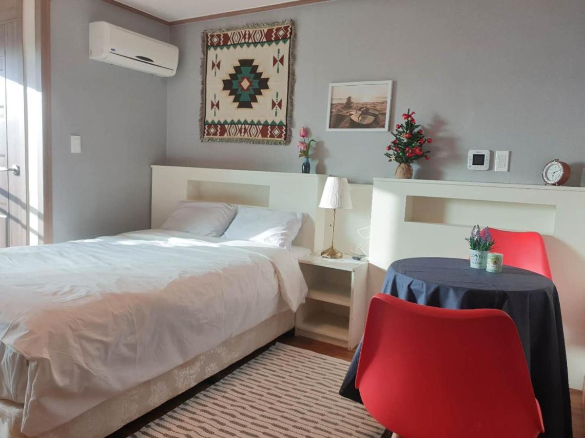 Hy Choi Hostel Seogwipo Exteriör bild