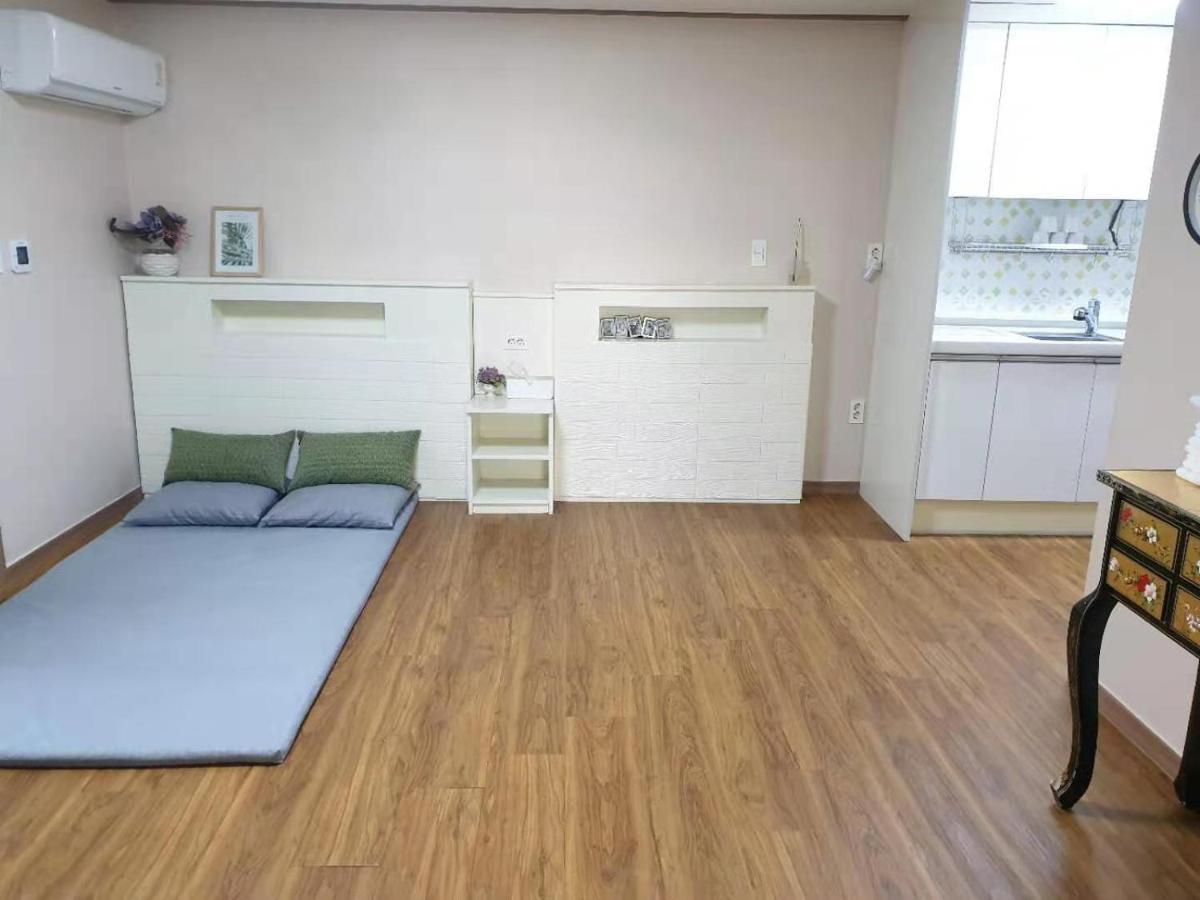 Hy Choi Hostel Seogwipo Exteriör bild