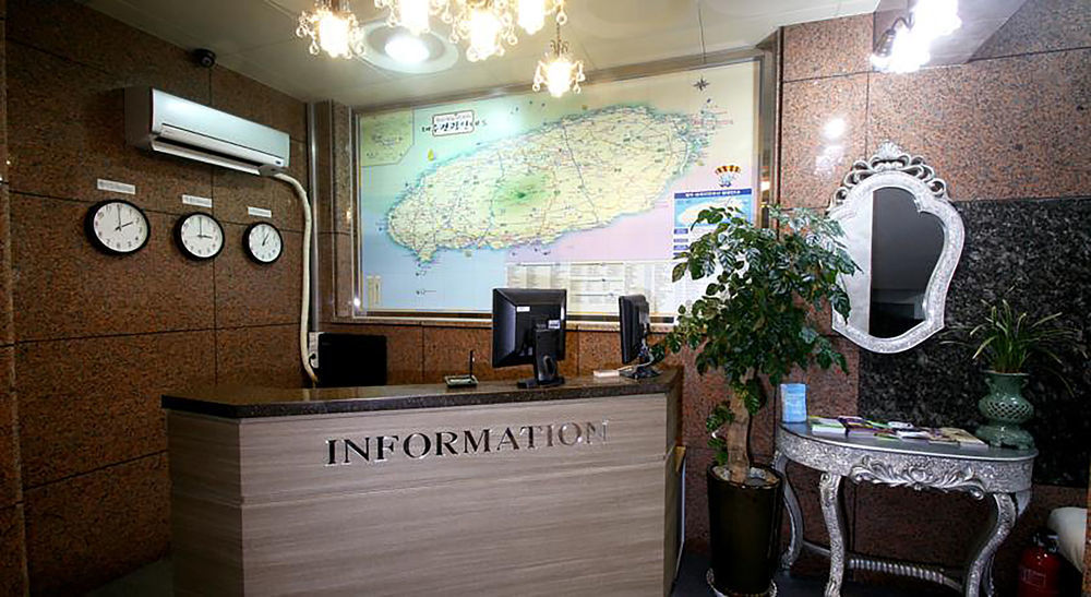 Hy Choi Hostel Seogwipo Exteriör bild